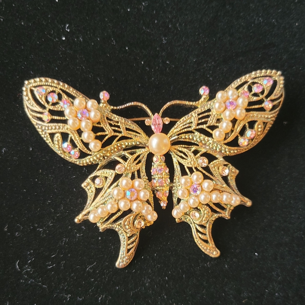 Elegant Gold Tone Butterfly Brooch with Pearls